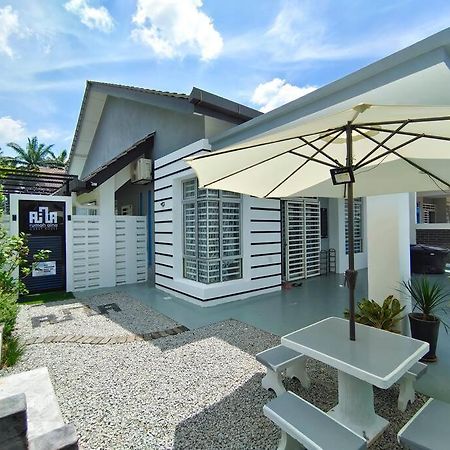 Rumah Aina Homestay Bukit Changgang Private Pool Kampong Melot 외부 사진