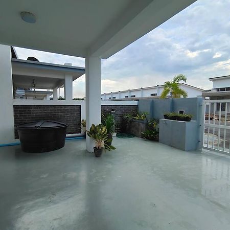 Rumah Aina Homestay Bukit Changgang Private Pool Kampong Melot 외부 사진