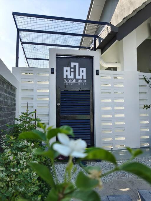 Rumah Aina Homestay Bukit Changgang Private Pool Kampong Melot 외부 사진