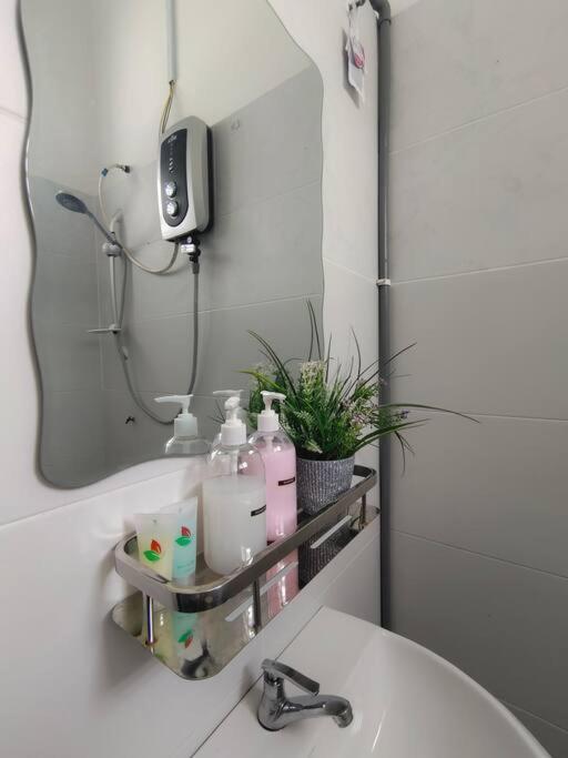 Rumah Aina Homestay Bukit Changgang Private Pool Kampong Melot 외부 사진