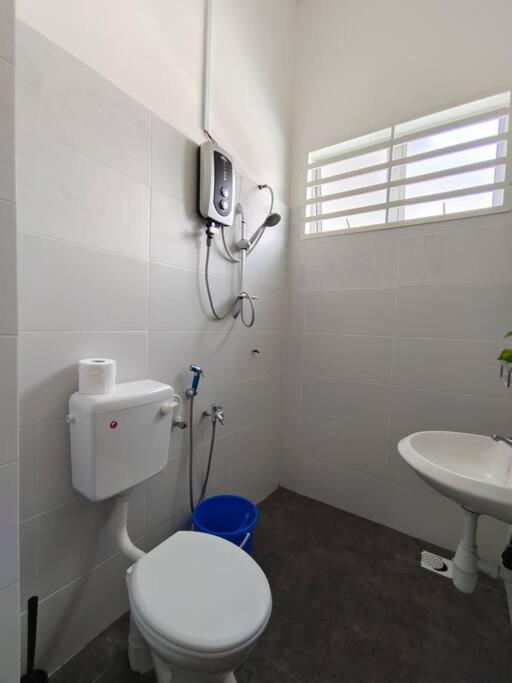 Rumah Aina Homestay Bukit Changgang Private Pool Kampong Melot 외부 사진