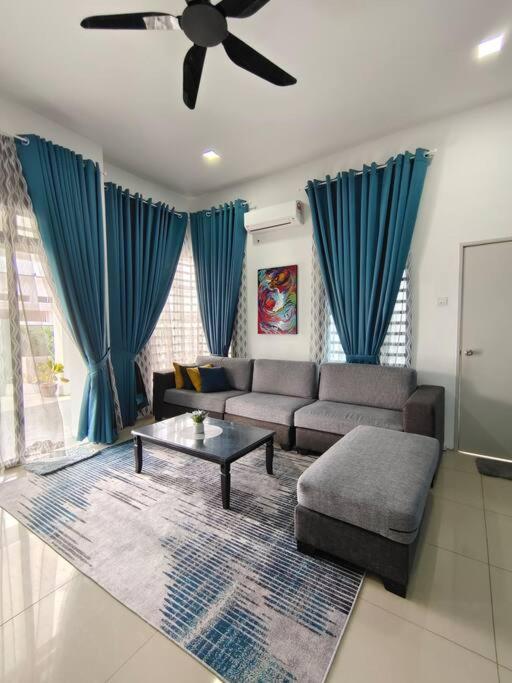 Rumah Aina Homestay Bukit Changgang Private Pool Kampong Melot 외부 사진