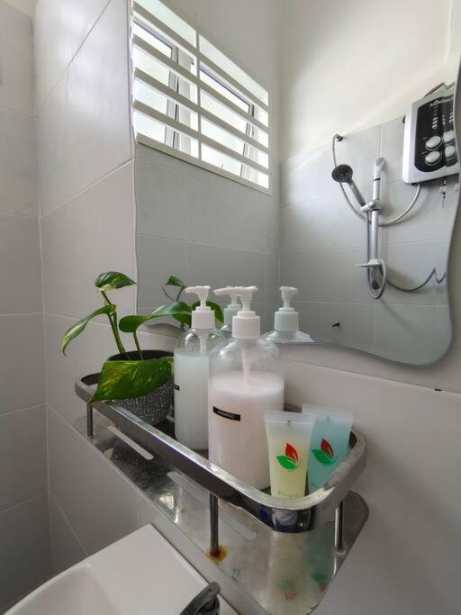 Rumah Aina Homestay Bukit Changgang Private Pool Kampong Melot 외부 사진