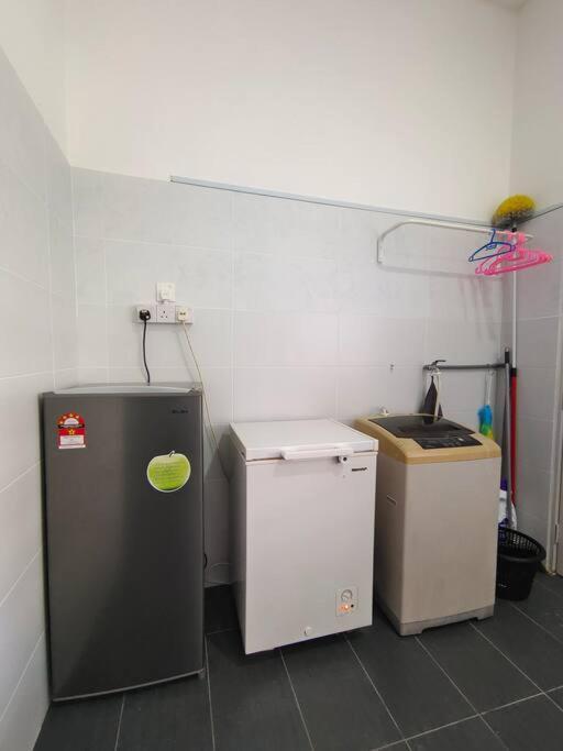 Rumah Aina Homestay Bukit Changgang Private Pool Kampong Melot 외부 사진